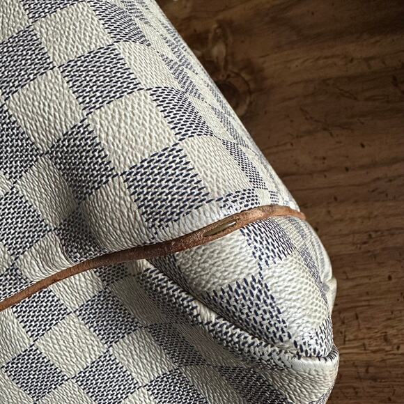 Louis Vuitton Damier Azur Totally MM Tote Bag - Picture 12 of 16